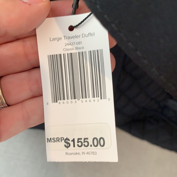 NWT Vera Bradley large traveler duffel bag classic black - Picture 4 of 9